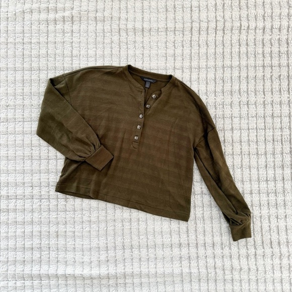 Banana Republic Olive Balloon Sleeve Henley Blouse - Picture 2 of 4